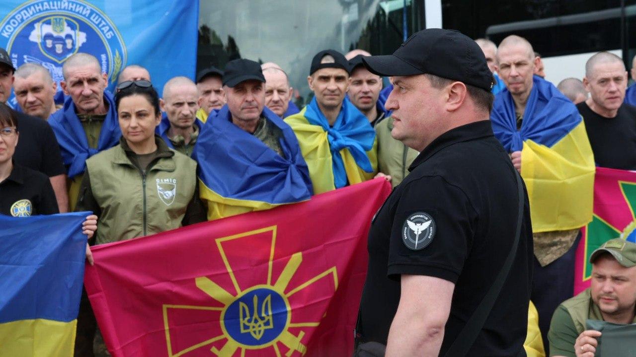 З полону звільнили ще одну групу важкохворих захисників