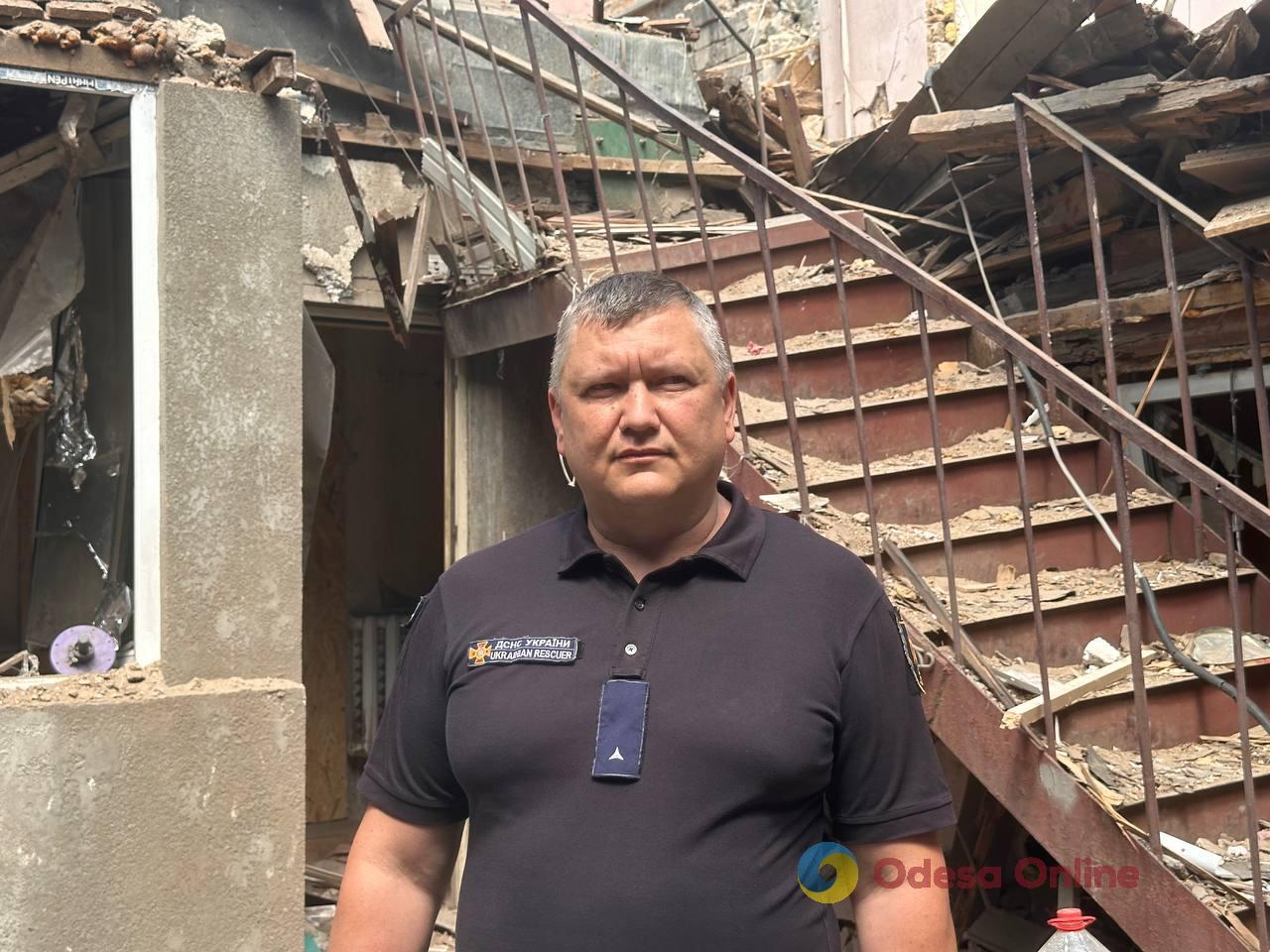 «Скільки працював на прильотах — ніколи не думав, що прилетить у мій дім» — одеський рятувальник про ніч, яка розділила життя на «до» і «після» «Скільки працював на прильотах — ніколи не думав, що прилетить у мій дім» — одеський рятувальник про ніч, яка розділила життя на «до» і «після»
