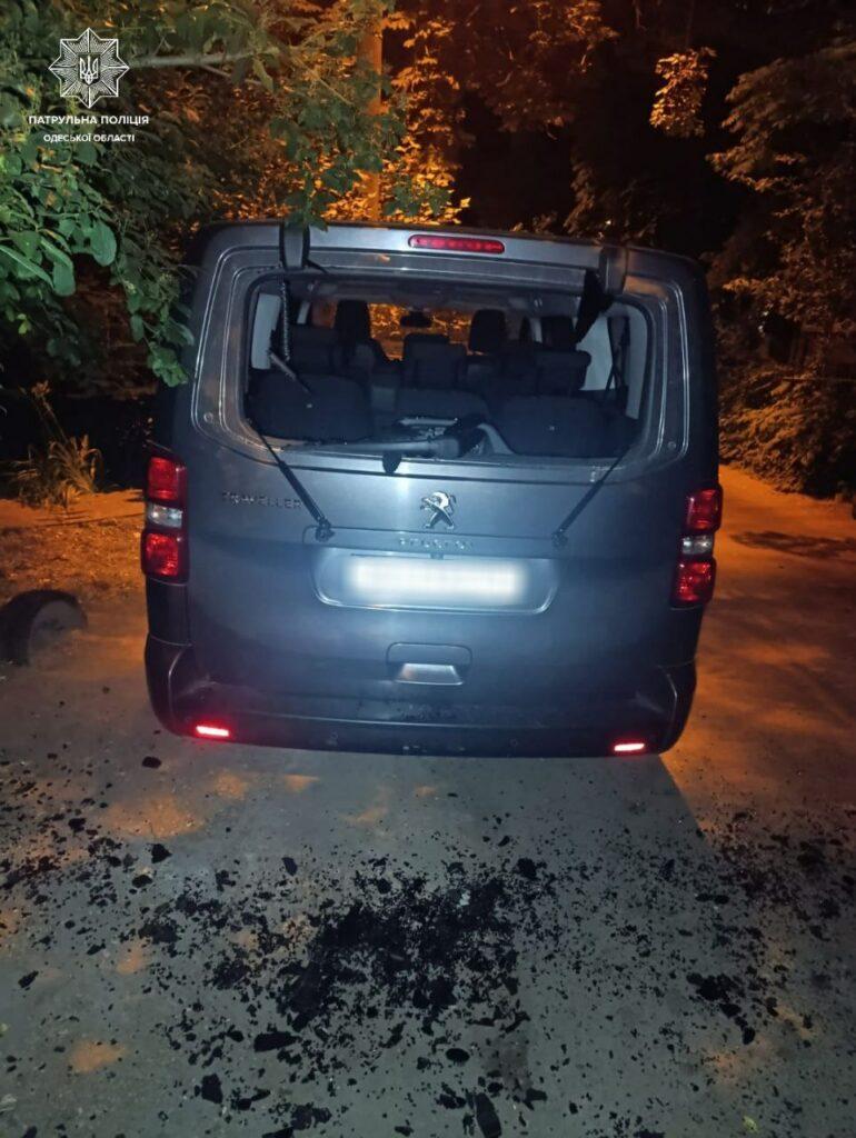 В Одессе двое мужчин развлекались стрельбой по автомобилю