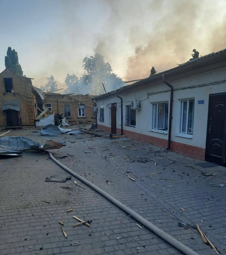 Через російську атаку по Білгороду-Дністровському знищена станція екстреної медичної допомоги (фото)
