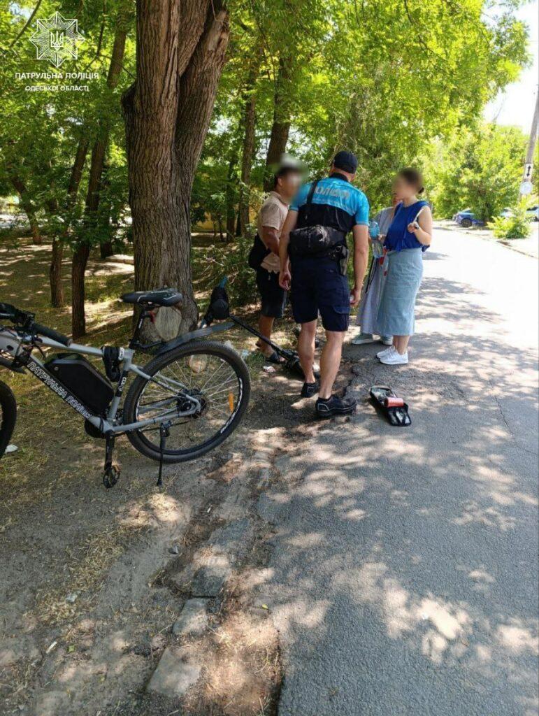 Одеські велопатрульні надали першу допомогу травмованому чоловіку