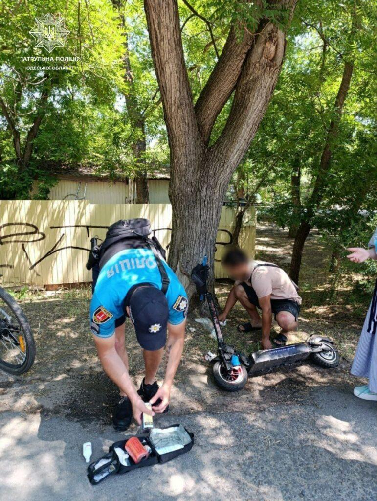 Одеські велопатрульні надали першу допомогу травмованому чоловіку