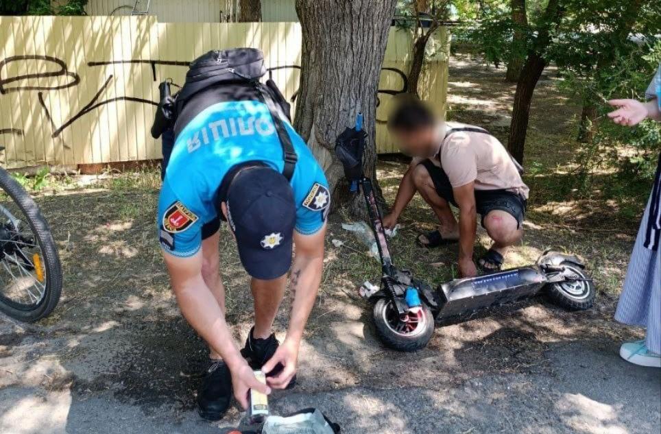 Одеські велопатрульні надали першу допомогу травмованому чоловіку