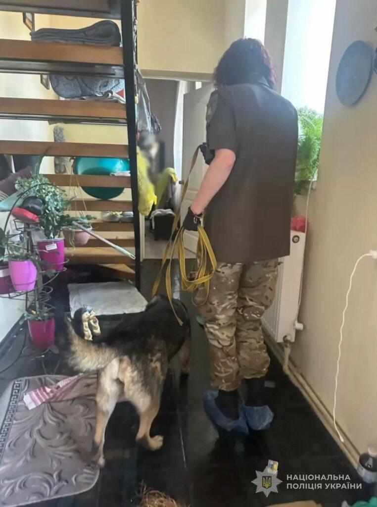 Вдарила кухонним ножем у шию: на Одещині затримали підозрювану у вбивстві пенсіонерки