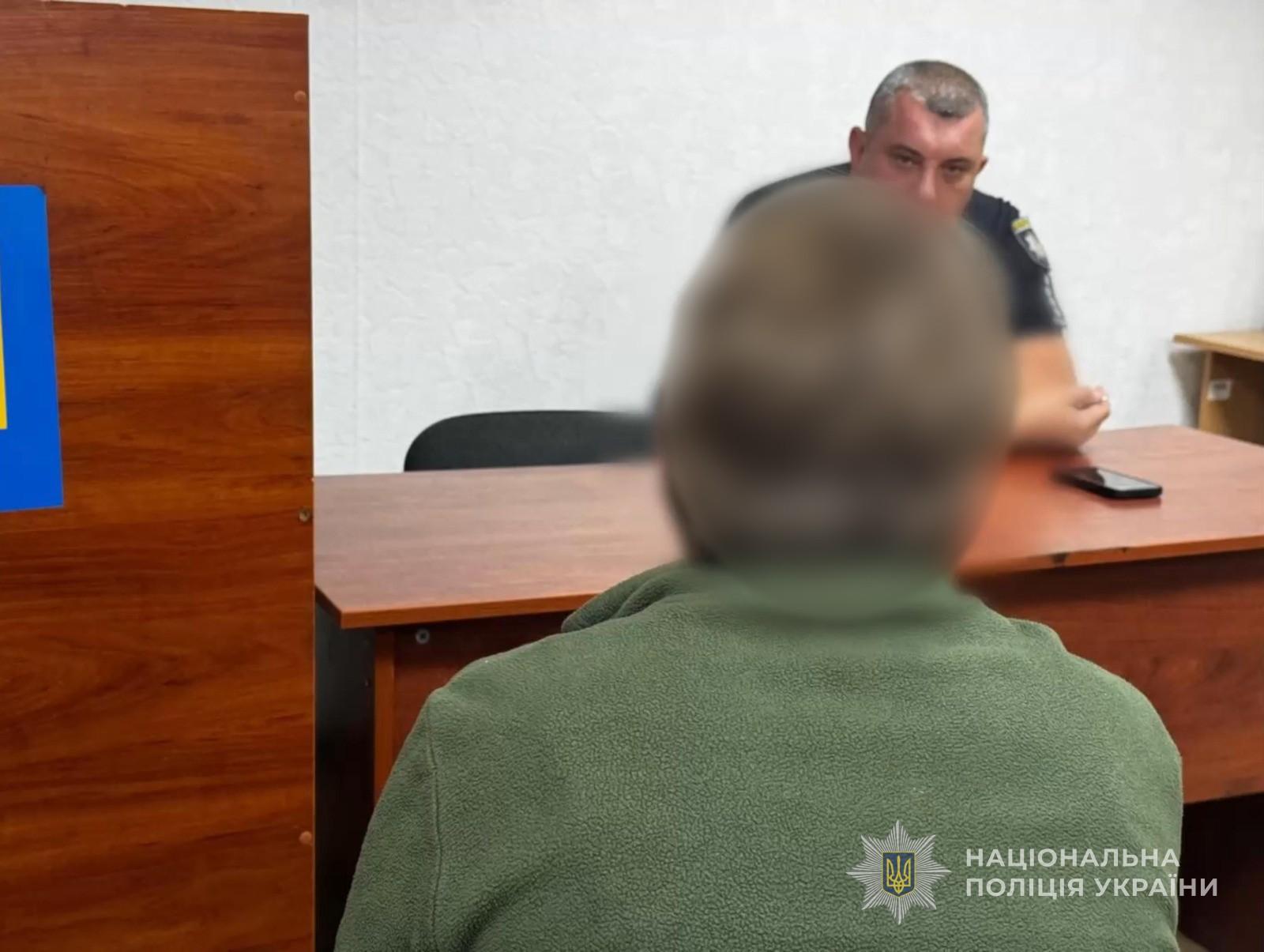Вдарила кухонним ножем у шию: на Одещині затримали підозрювану у вбивстві пенсіонерки Вдарила кухонним ножем у шию: на Одещині затримали підозрювану у вбивстві пенсіонерки