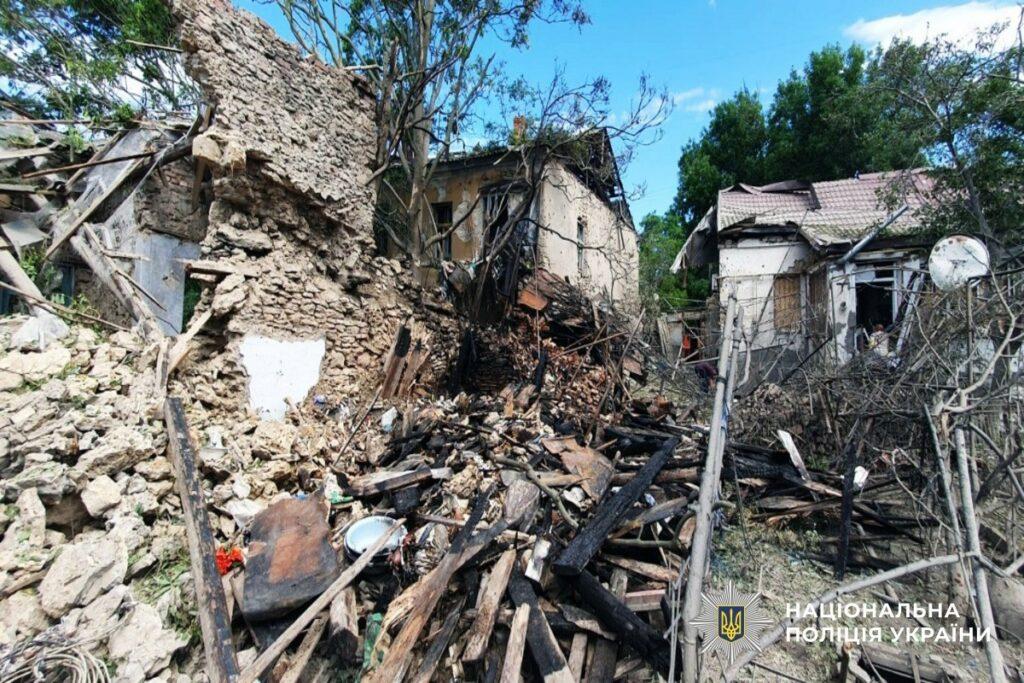Поранені мирні жителі та 48 пошкоджених цивільних об’єктів: наслідки ударів по Херсонській області за минулу добу