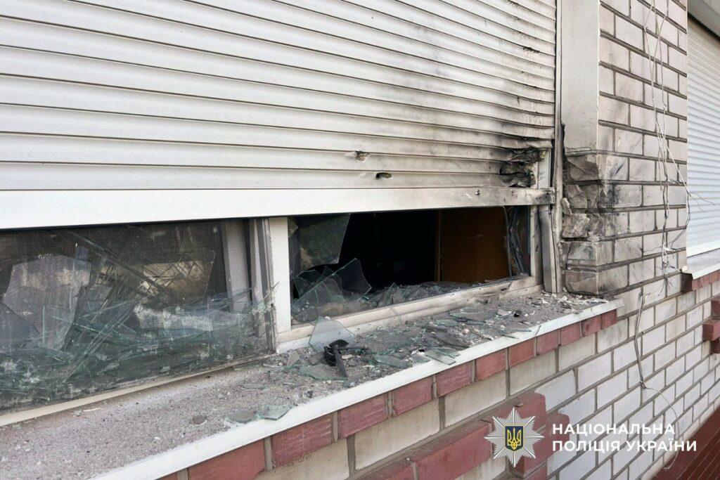 Поранені мирні жителі та 48 пошкоджених цивільних об’єктів: наслідки ударів по Херсонській області за минулу добу