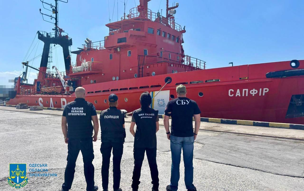 Одеські слідчі заочно повідомили про підозру двом командирам російських кораблів у воєнних злочинах Одеські слідчі заочно повідомили про підозру двом командирам російських кораблів у воєнних злочинах