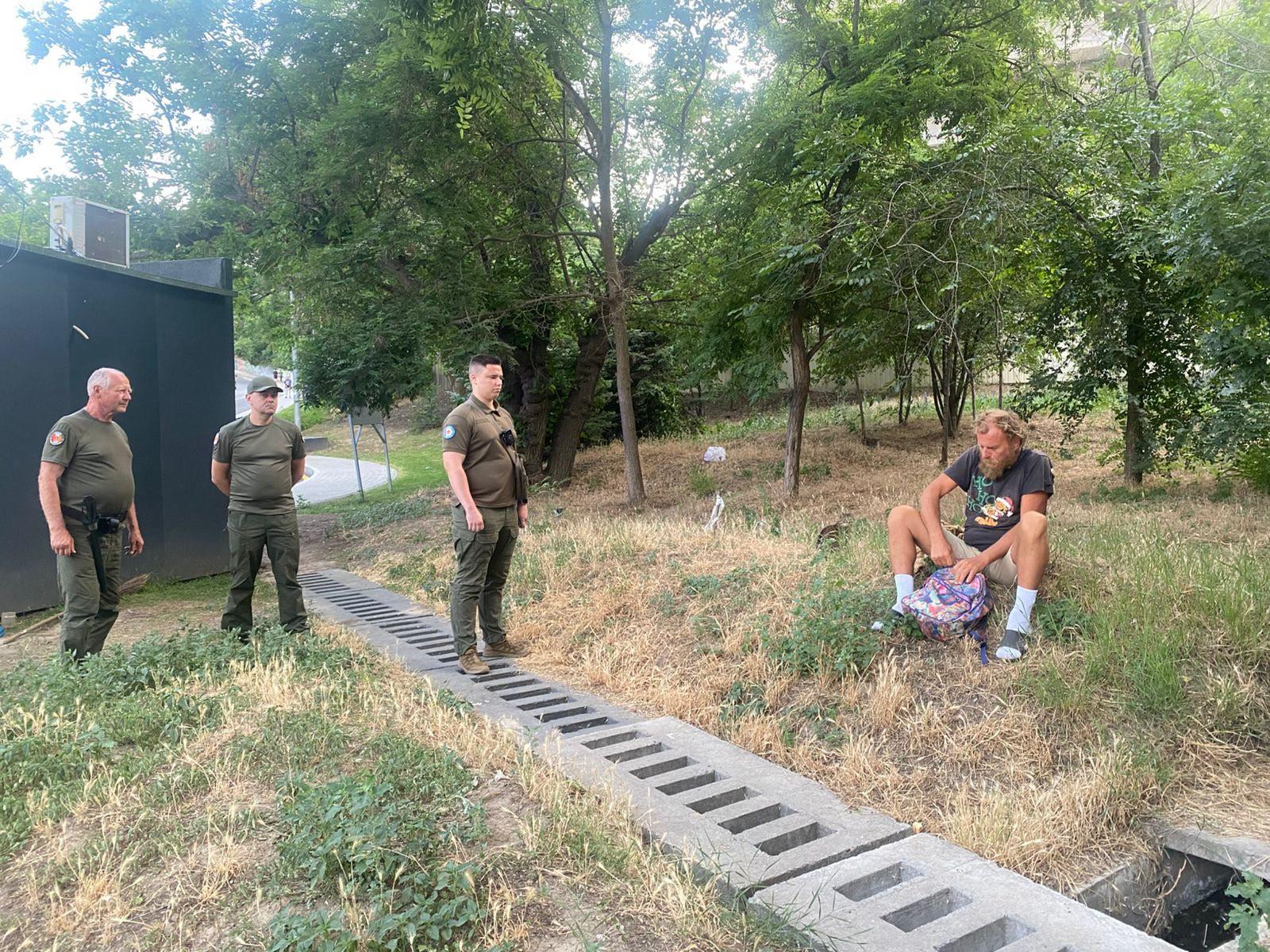 На Трассе здоровья в Одессе вандалы повредили уличное освещение (фото)
