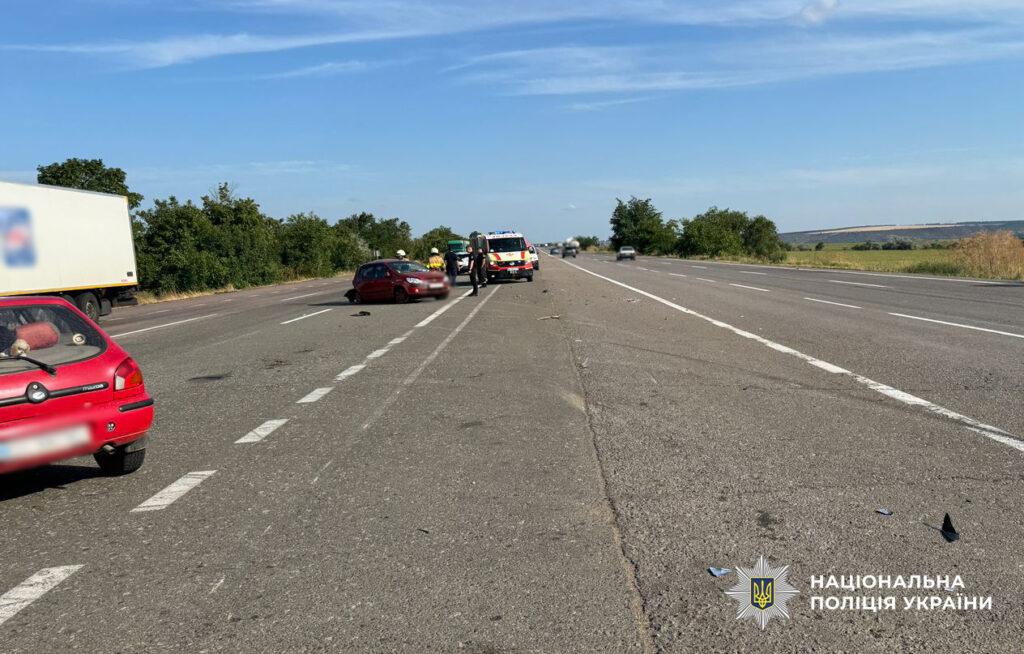 Двоє водіїв та дитина травмувалися внаслідок ДТП в Одеському районі