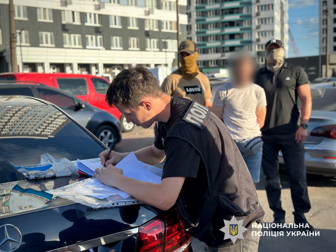 «Отсрочка» за 11 тысяч долларов: в Одессе задержали двух горожан по подозрению в злоупотреблении влиянием