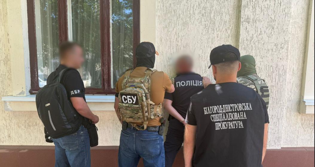 Схватили «тцкшника» из Одесской области, который с подельниками торговал освобождением от мобилизации Схватили «тцкшника» из Одесской области, который с подельниками торговал освобождением от мобилизации
