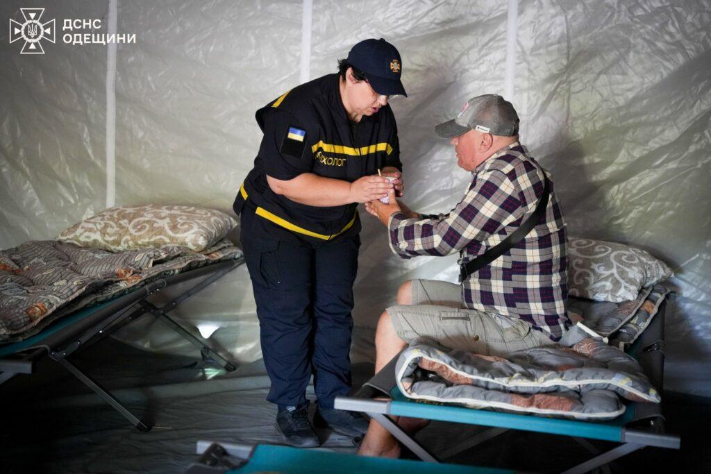 Трохи спокою серед хаосу: як психологи ДСНС заспокоювали одеситів після атаки РФ