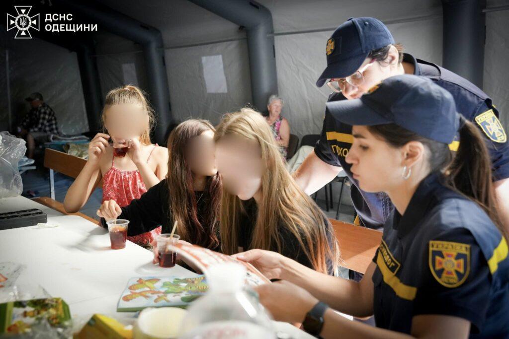 Трохи спокою серед хаосу: як психологи ДСНС заспокоювали одеситів після атаки РФ