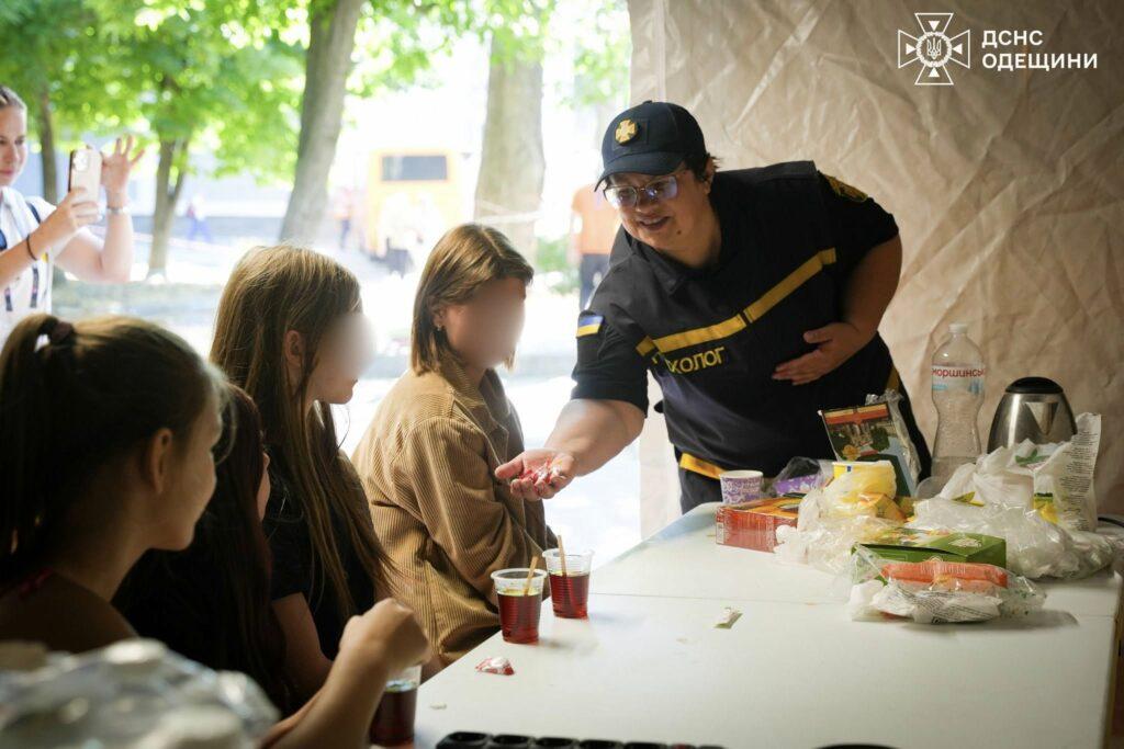 Трохи спокою серед хаосу: як психологи ДСНС заспокоювали одеситів після атаки РФ