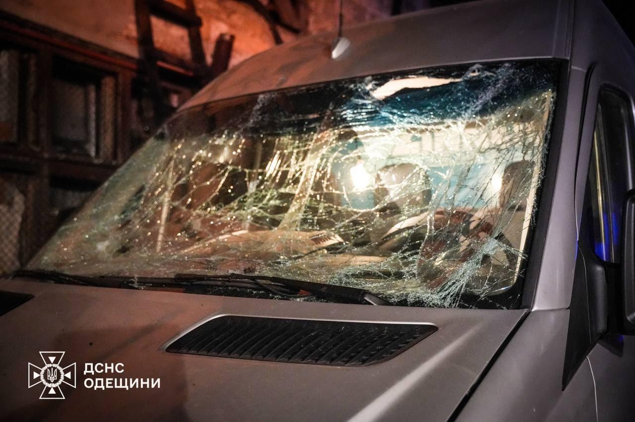 Рятувальники показали наслідки нічної атаки РФ по Одесі