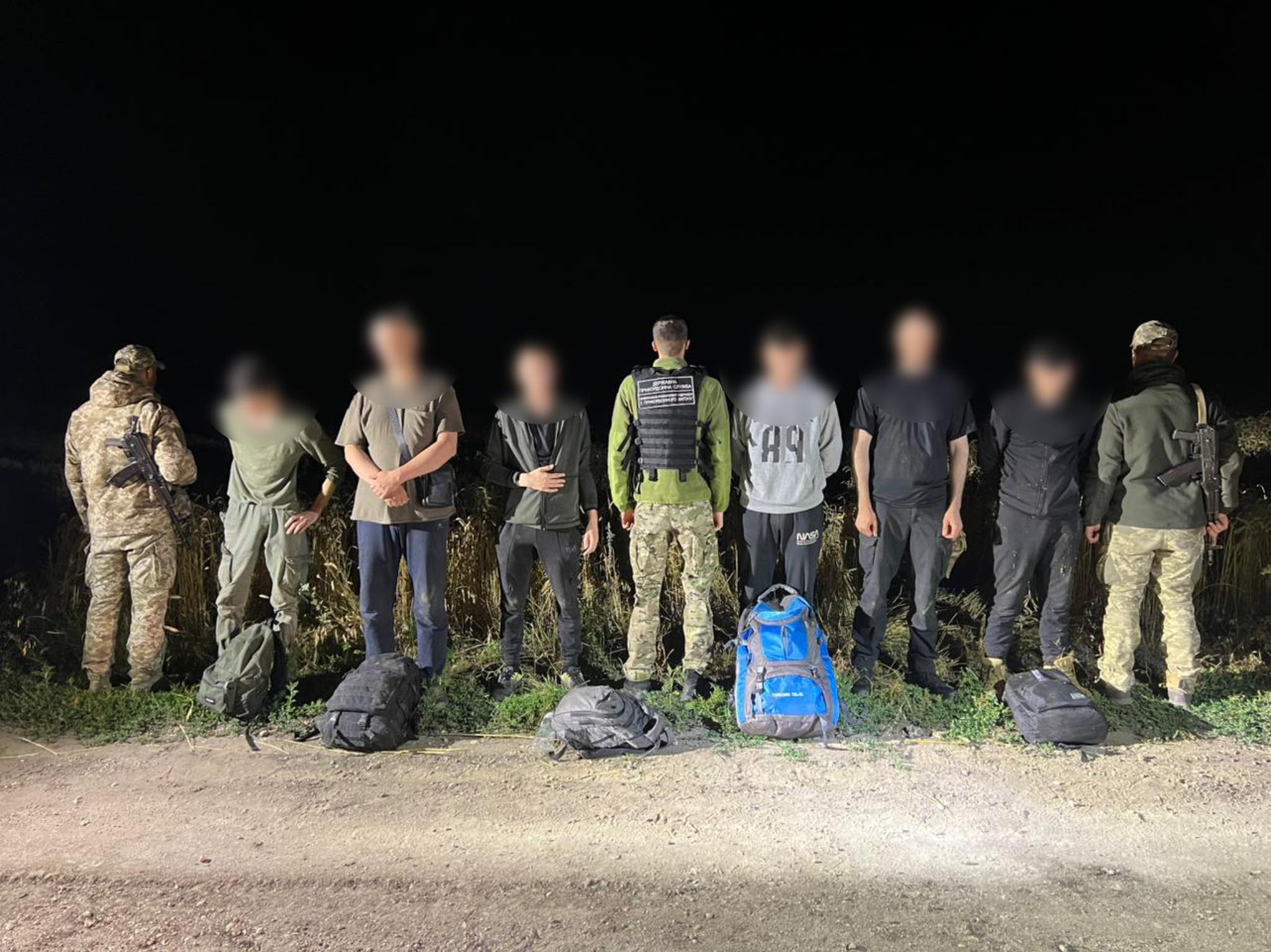 Четверо суток скрывались в лесу: в Одесской области разоблачили схему по незаконному пересечению границы