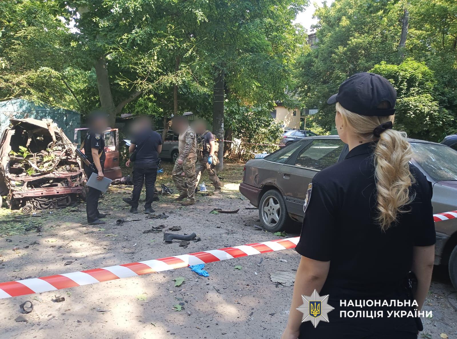 Взрыв авто в Одессе: сотрудники СБУ и полиции задержали подозреваемого (фото, видео)