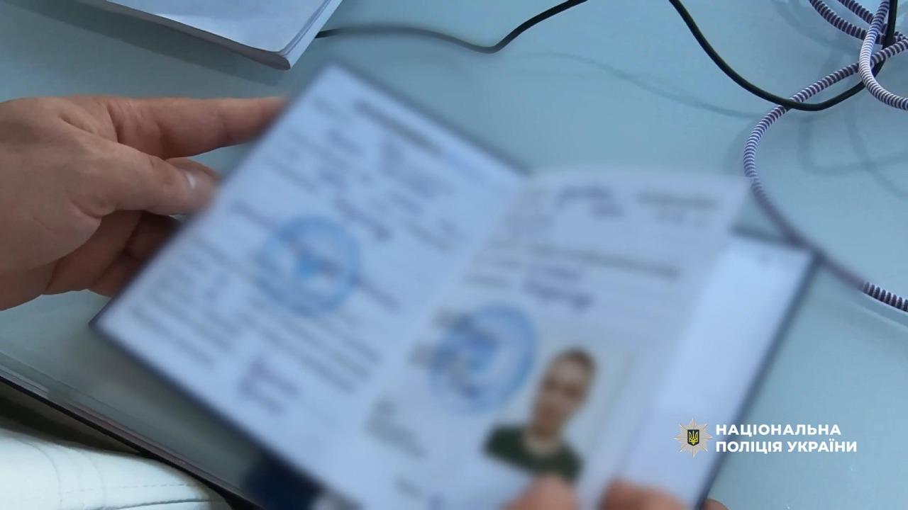 За 2 тисячі доларів обіцяв «допомогу» зі службою в тилу — на Одещині затримали військовослужбовця