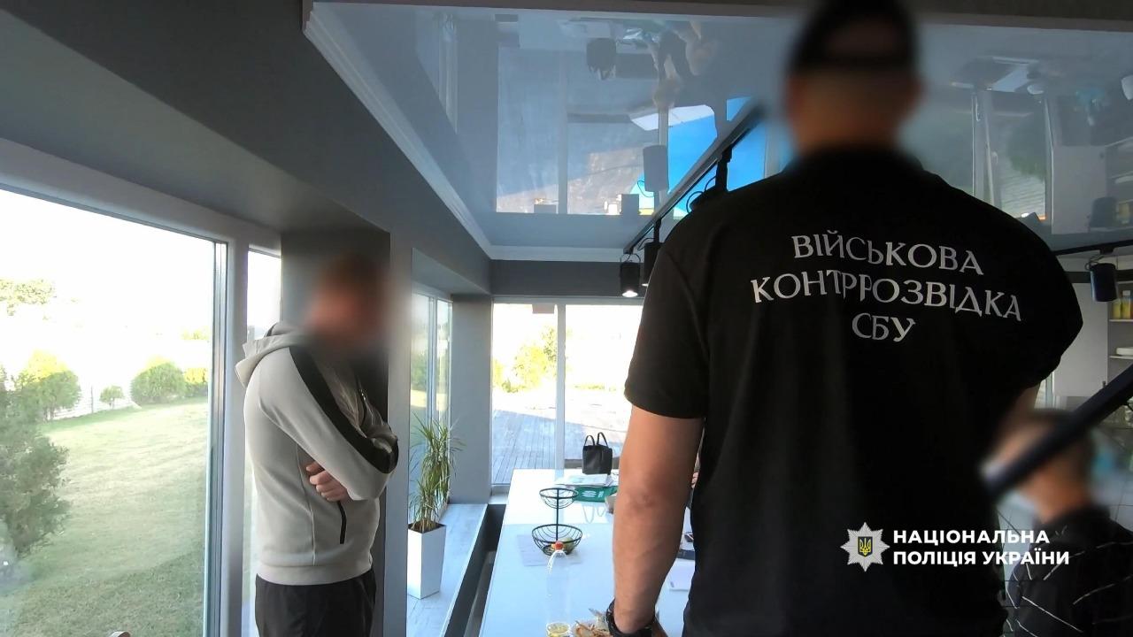 За 2 тисячі доларів обіцяв «допомогу» зі службою в тилу — на Одещині затримали військовослужбовця За 2 тисячі доларів обіцяв «допомогу» зі службою в тилу — на Одещині затримали військовослужбовця