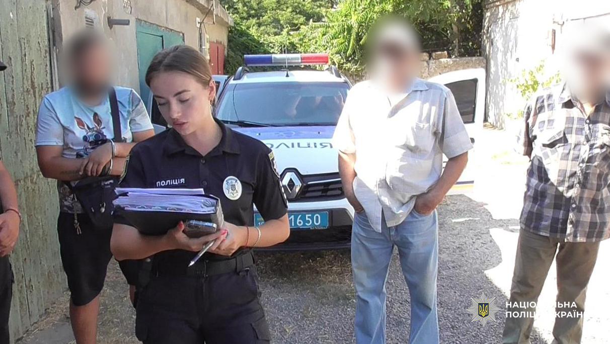 Житель Одеського району вдарив знайомого ножем у спину Житель Одеського району вдарив знайомого ножем у спину