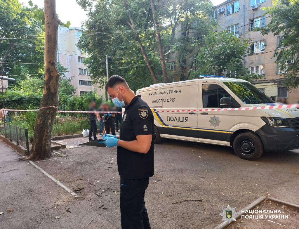 Порізав сусіда ножем через образу: одеситу загрожує до восьми років за гратами