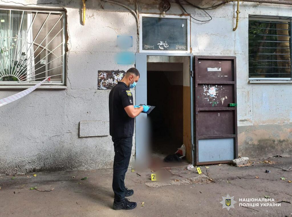 Порізав сусіда ножем через образу: одеситу загрожує до восьми років за гратами