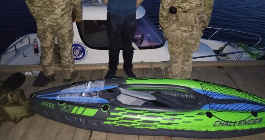 На Одещині затримали втікача з України на каяці