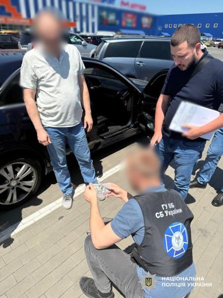 В Одесі затримали чоловіка за пропозицію працевлаштувати в СБУ за дев’ять тисяч доларів