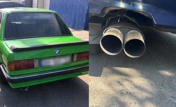 Одеські патрульні складають адмінпротоколи на водіїв «гучних» авто Одеські патрульні складають адмінпротоколи на водіїв «гучних» авто