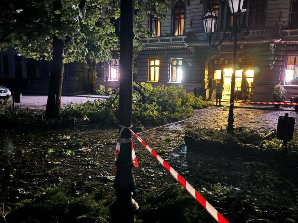 В результате вражеской атаки повреждены семь объектов культурного наследия в центре Одессы