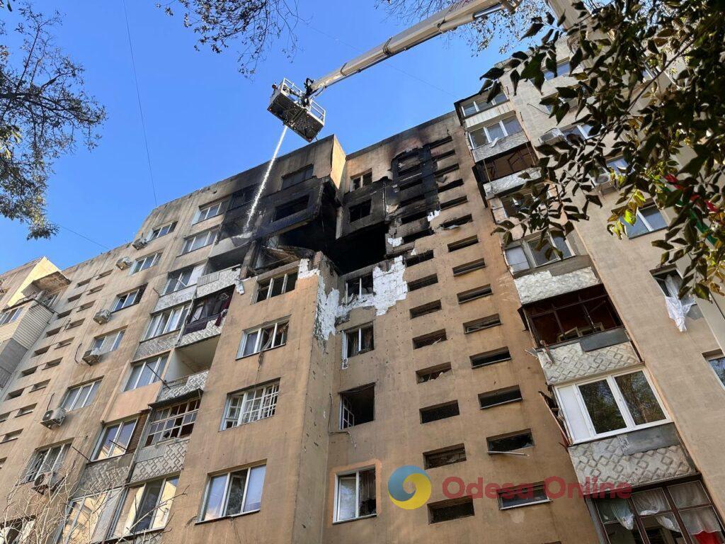 Нічний удар по Одесі: спалахнули масштабні пожежі, постраждали люди (фоторепортаж)