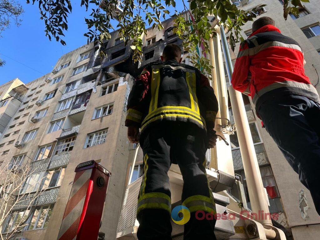 Нічний удар по Одесі: спалахнули масштабні пожежі, постраждали люди (фоторепортаж)