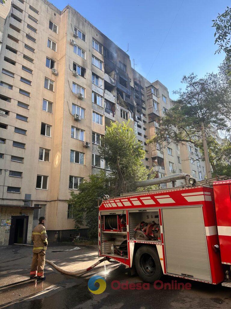 Нічний удар по Одесі: спалахнули масштабні пожежі, постраждали люди (фоторепортаж)