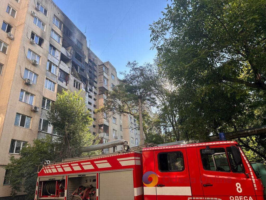 Нічний удар по Одесі: спалахнули масштабні пожежі, постраждали люди (фоторепортаж)