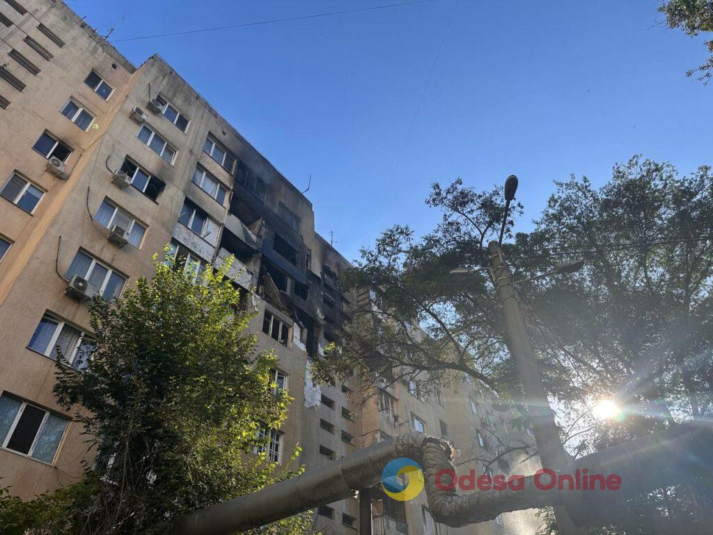 Нічний удар по Одесі: спалахнули масштабні пожежі, постраждали люди (фоторепортаж)