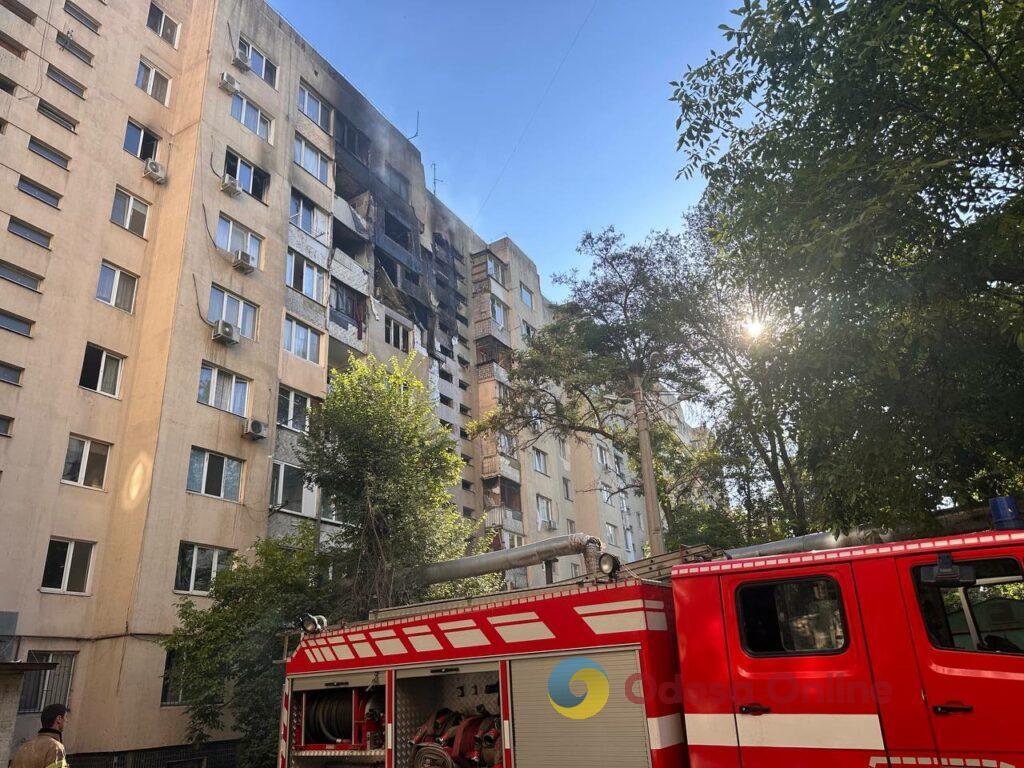 Нічний удар по Одесі: спалахнули масштабні пожежі, постраждали люди (фоторепортаж)