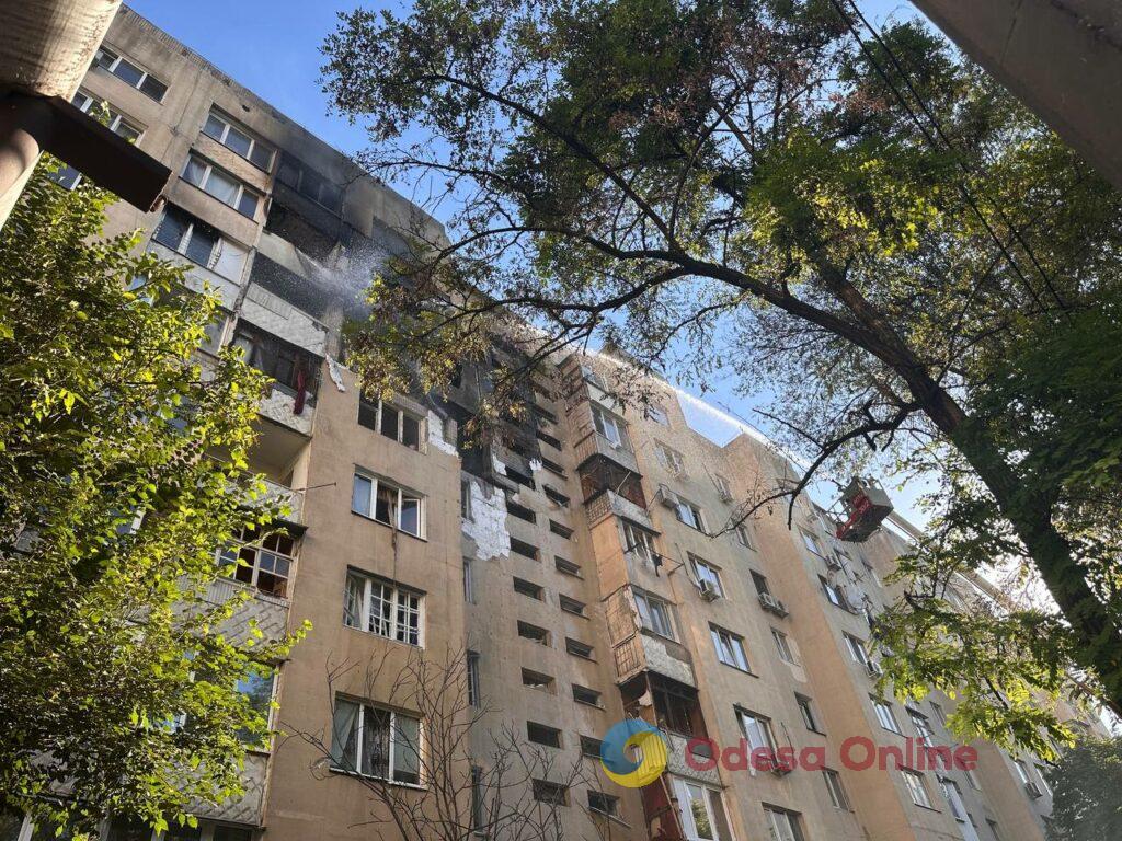 Нічний удар по Одесі: спалахнули масштабні пожежі, постраждали люди (фоторепортаж)