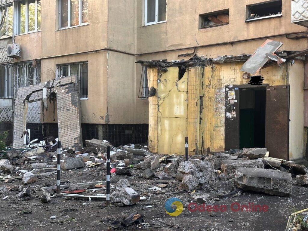 Нічний удар по Одесі: спалахнули масштабні пожежі, постраждали люди (фоторепортаж)