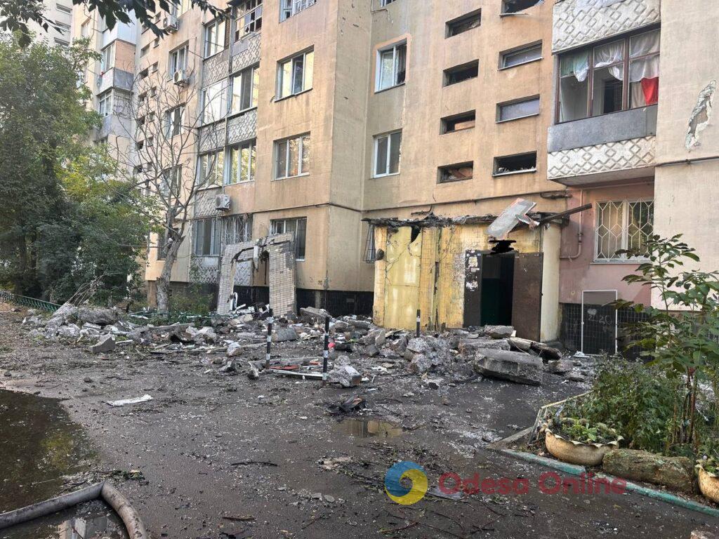 Нічний удар по Одесі: спалахнули масштабні пожежі, постраждали люди (фоторепортаж)