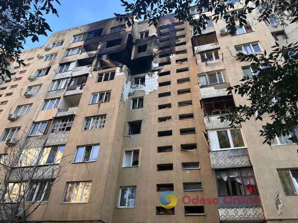 Нічний удар по Одесі: спалахнули масштабні пожежі, постраждали люди (фоторепортаж)