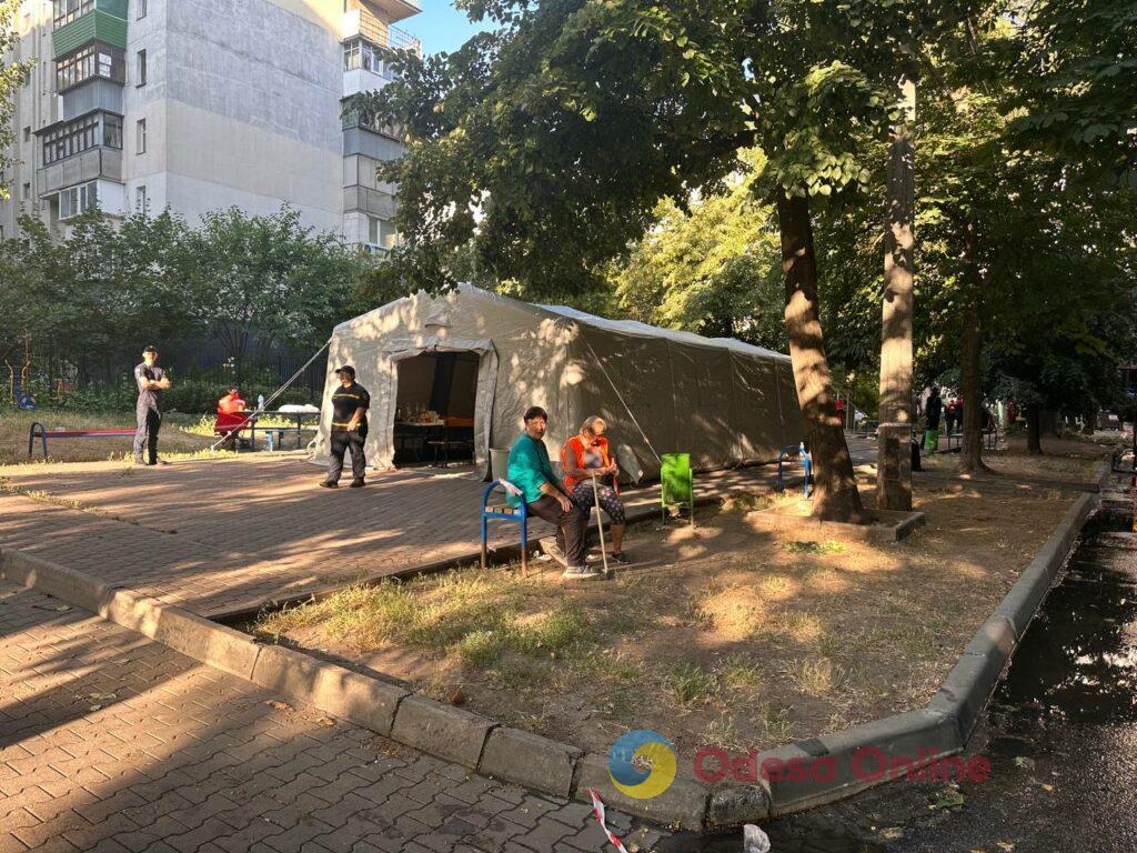 Нічний удар по Одесі: спалахнули масштабні пожежі, постраждали люди (фоторепортаж)