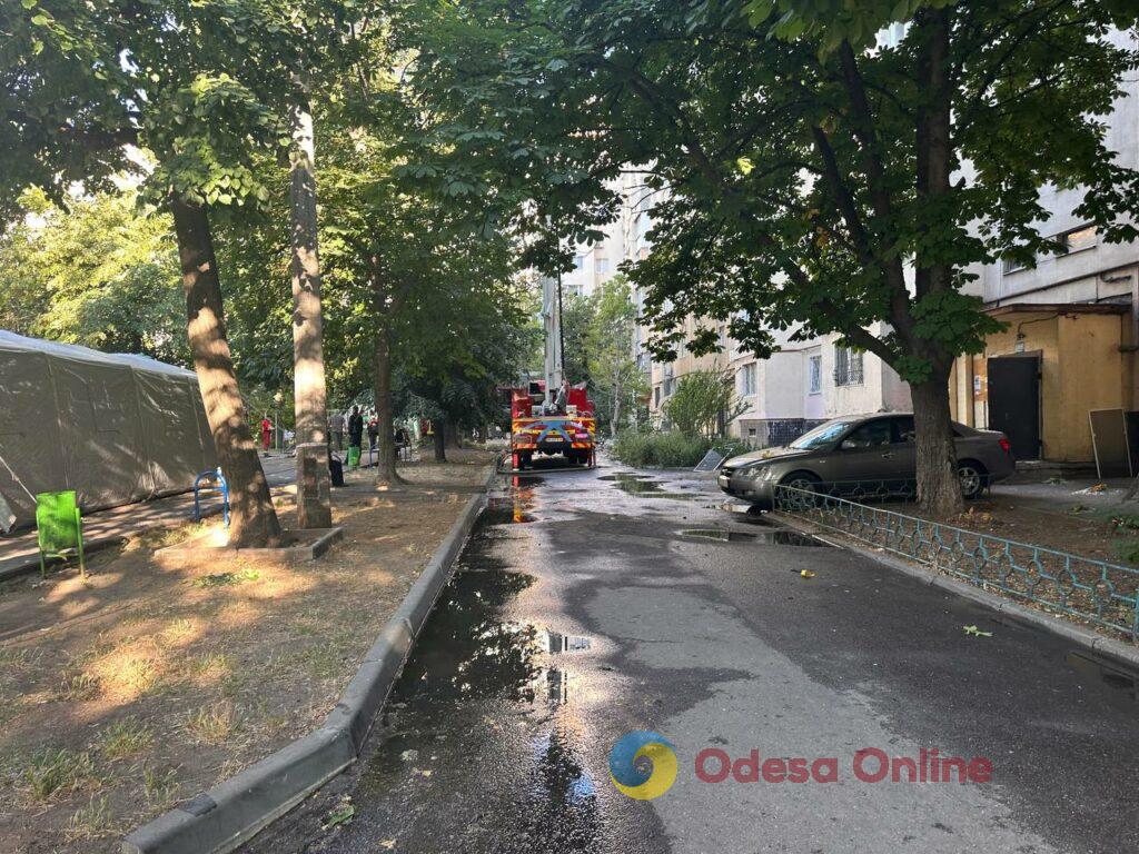 Нічний удар по Одесі: спалахнули масштабні пожежі, постраждали люди (фоторепортаж)