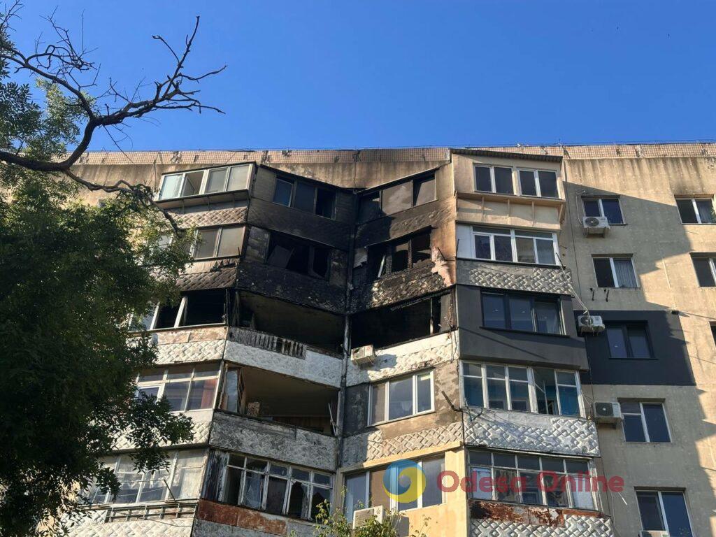 Нічний удар по Одесі: спалахнули масштабні пожежі, постраждали люди (фоторепортаж)