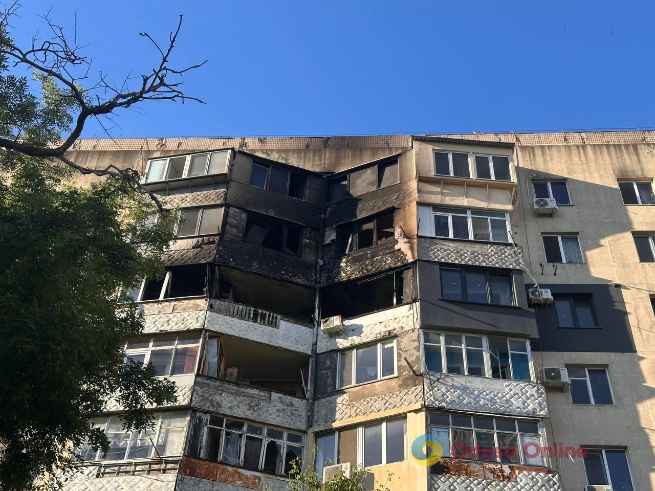 Нічний удар по Одесі: спалахнули масштабні пожежі, постраждали люди (фоторепортаж)