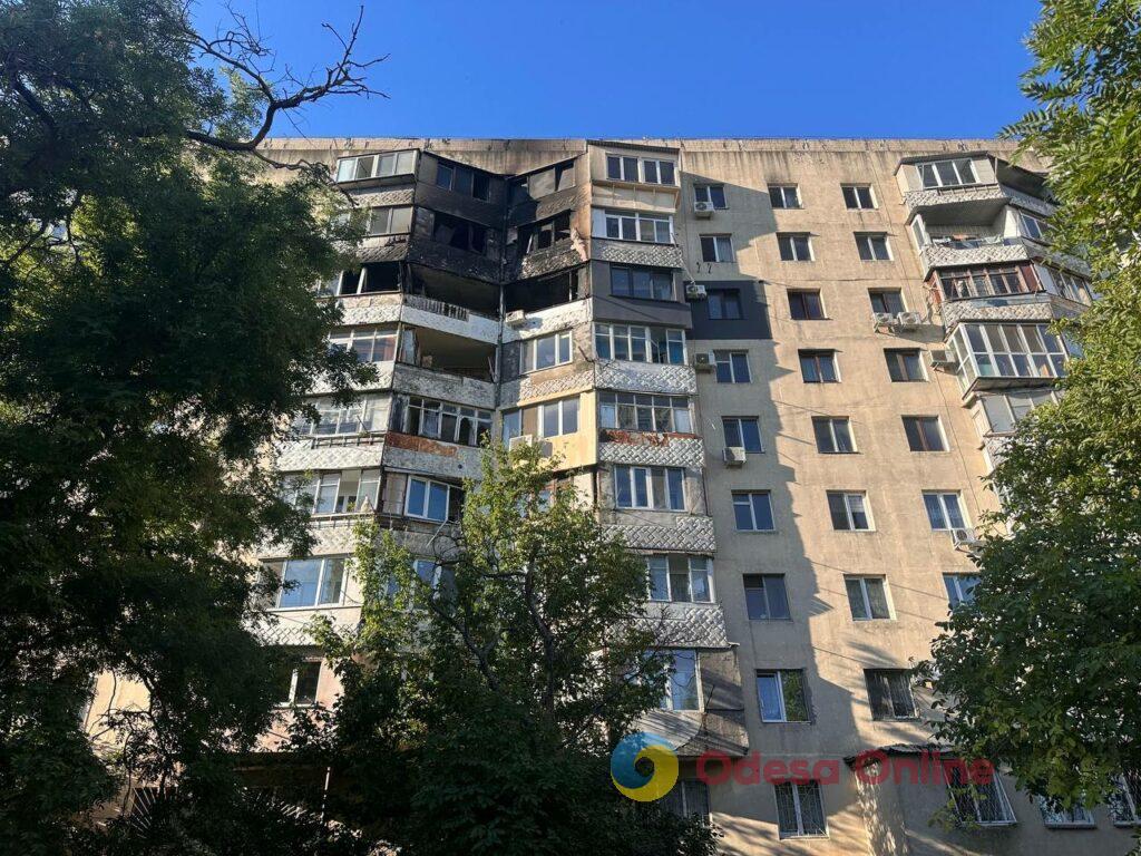 Нічний удар по Одесі: спалахнули масштабні пожежі, постраждали люди (фоторепортаж)