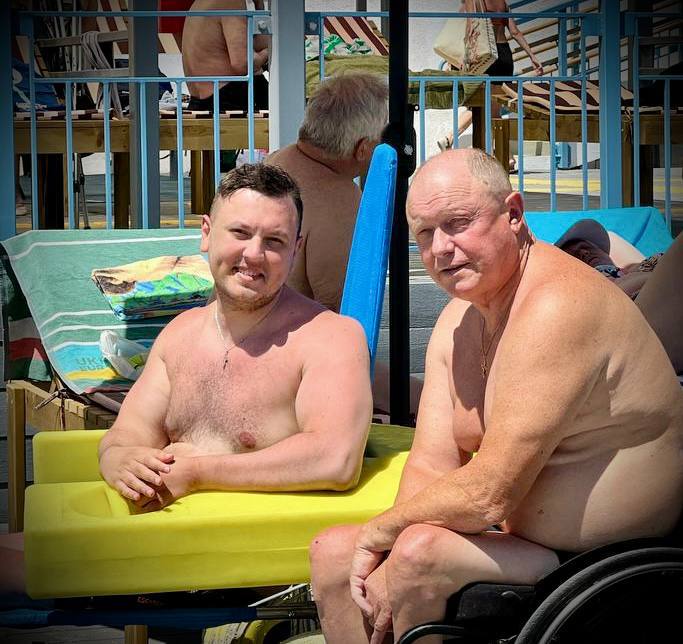Гості з Миколаєва відвідали оновлений інклюзивний пляж в Одесі (фото)