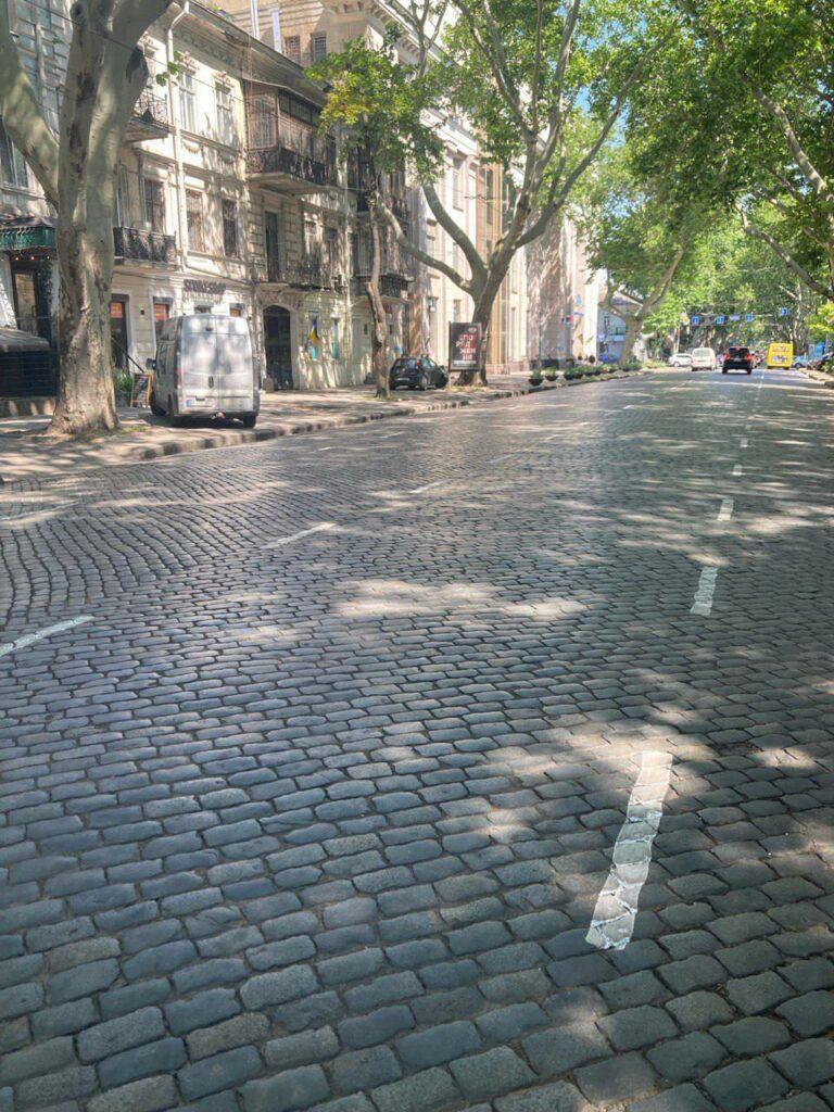 На одній з вулиць Одеси оновили дорожню розмітку (фото)