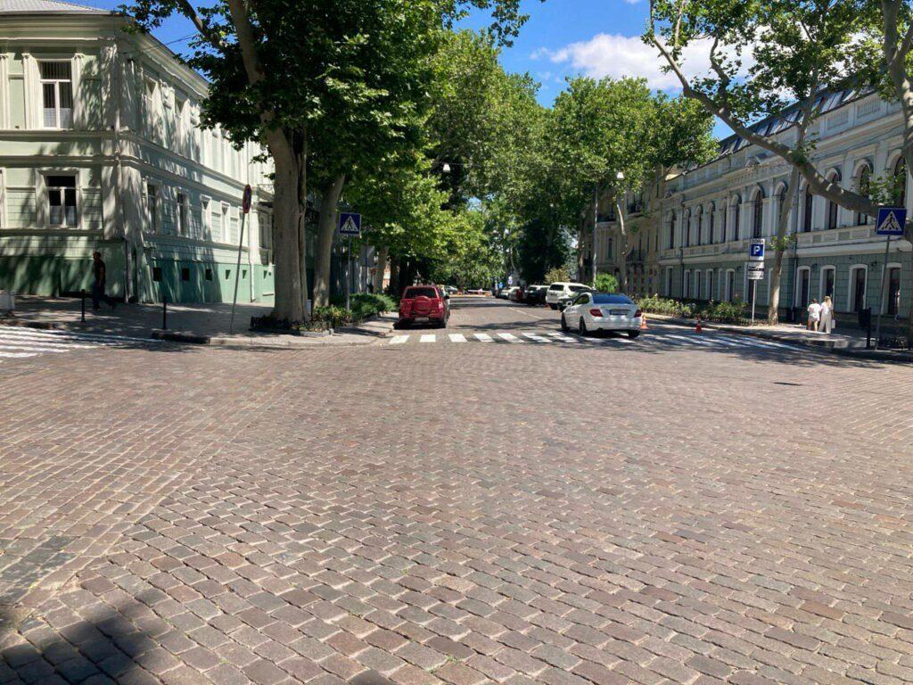 На одній з вулиць Одеси оновили дорожню розмітку (фото)