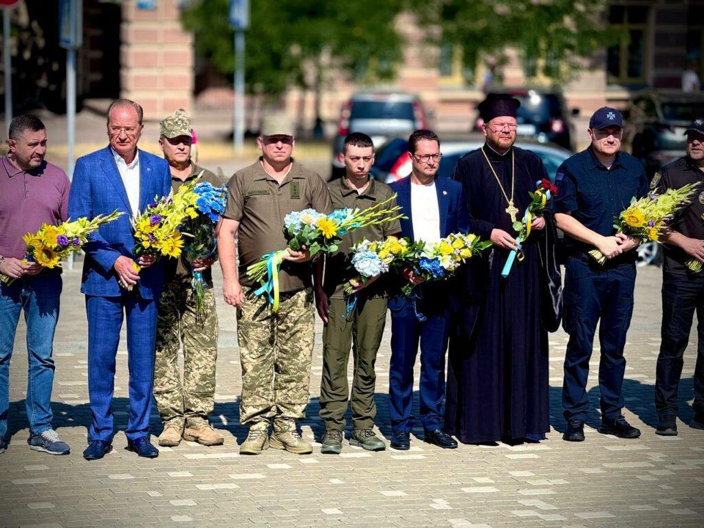 День украинской государственности: к памятнику Шевченко возложили цветы